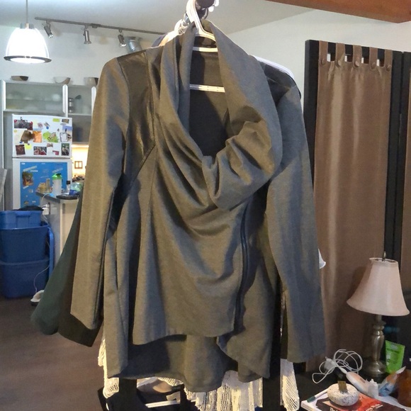 Sweet Rain Jacket with Vegan Leather Details - Picture 4 of 5